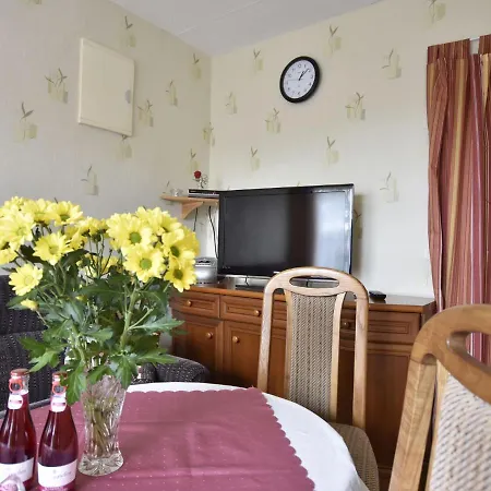 بيت للعطل Beautiful Bungalow In Near Sea